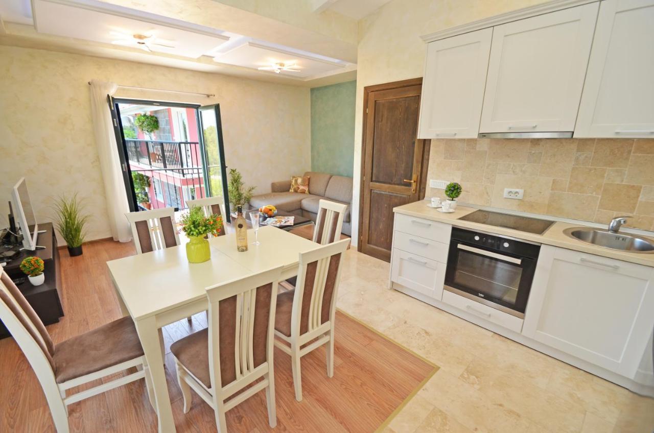 Apartments Lux S Tivat Exterior foto