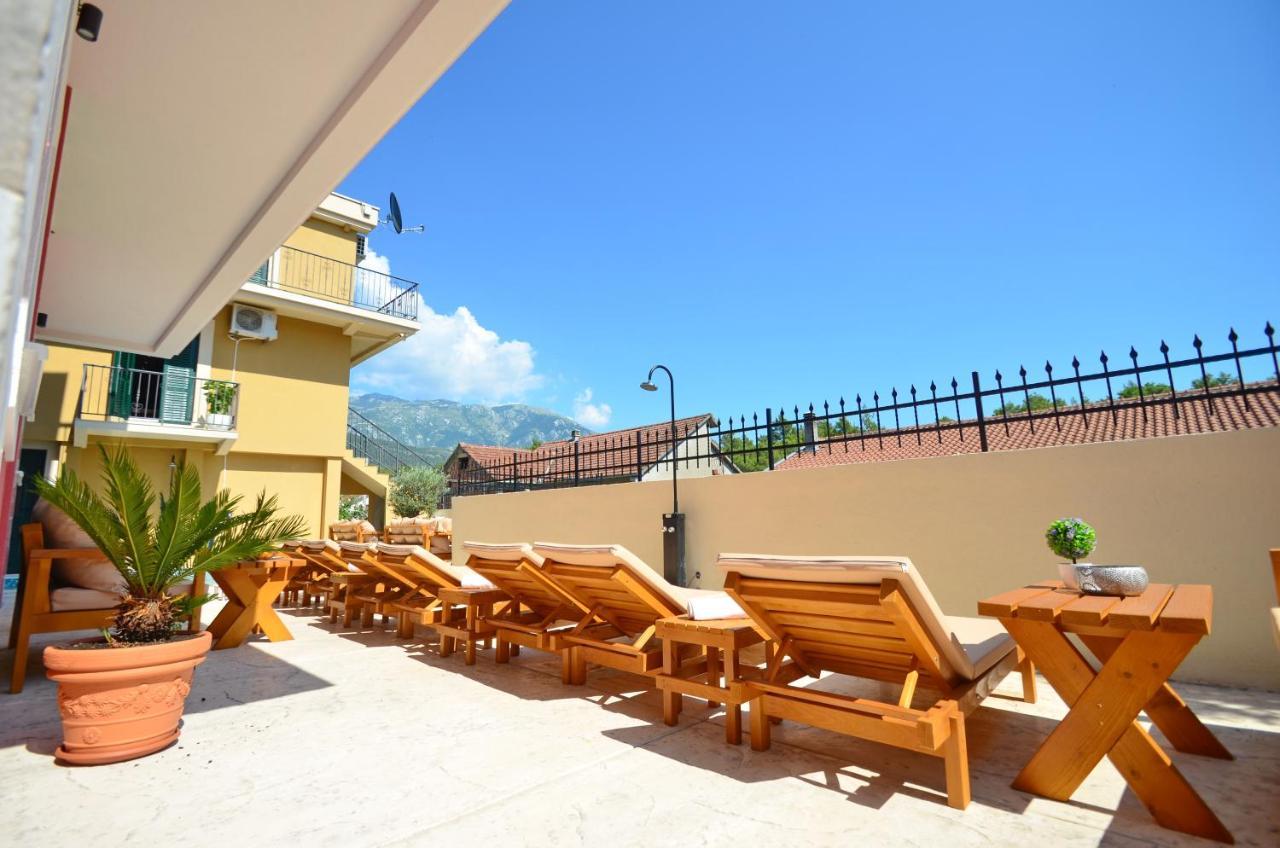 Apartments Lux S Tivat Exterior foto